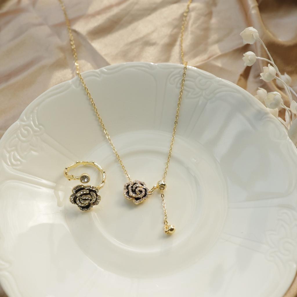 Black Rose Necklace Women'S Light Luxury Niche Design Retro Temperament Versatile Camellia Tail Ring