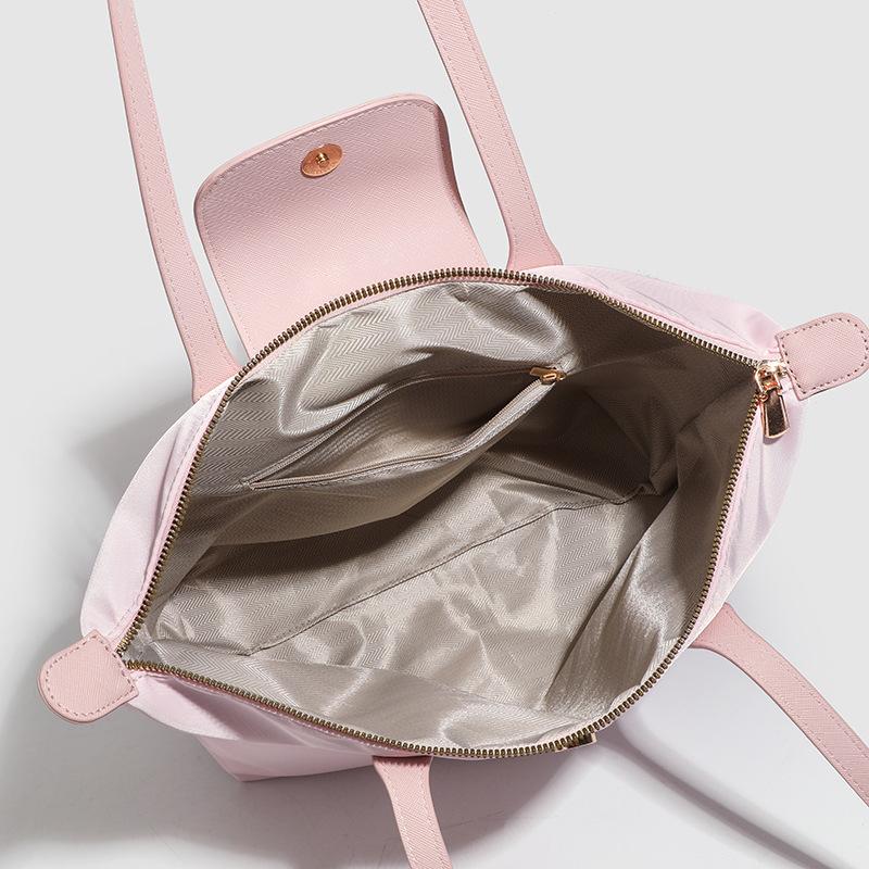 Fashionable and Versatile Tote Bag, A Large-capacity Single-shoulder Bag for Women's Casual Wear