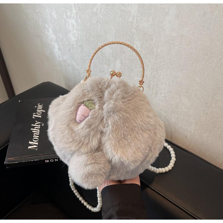 Plush Bag Women's Autumn and Winter 2025 New Niche Pearl Messenger Bag Versatile Cute Portable Small Round Bag