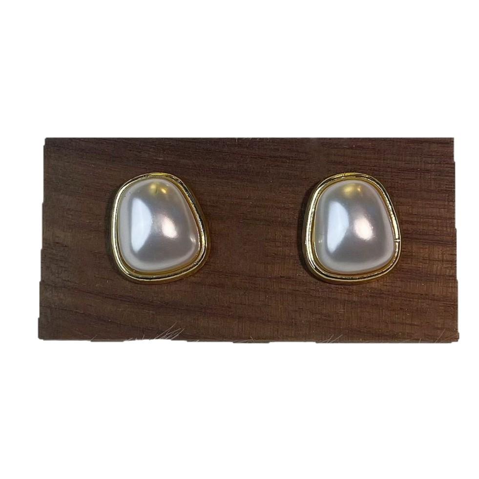 French Retro Simple Geometric Square High-end Sense Simple Commuting Stall Versatile Women's Stud Earrings