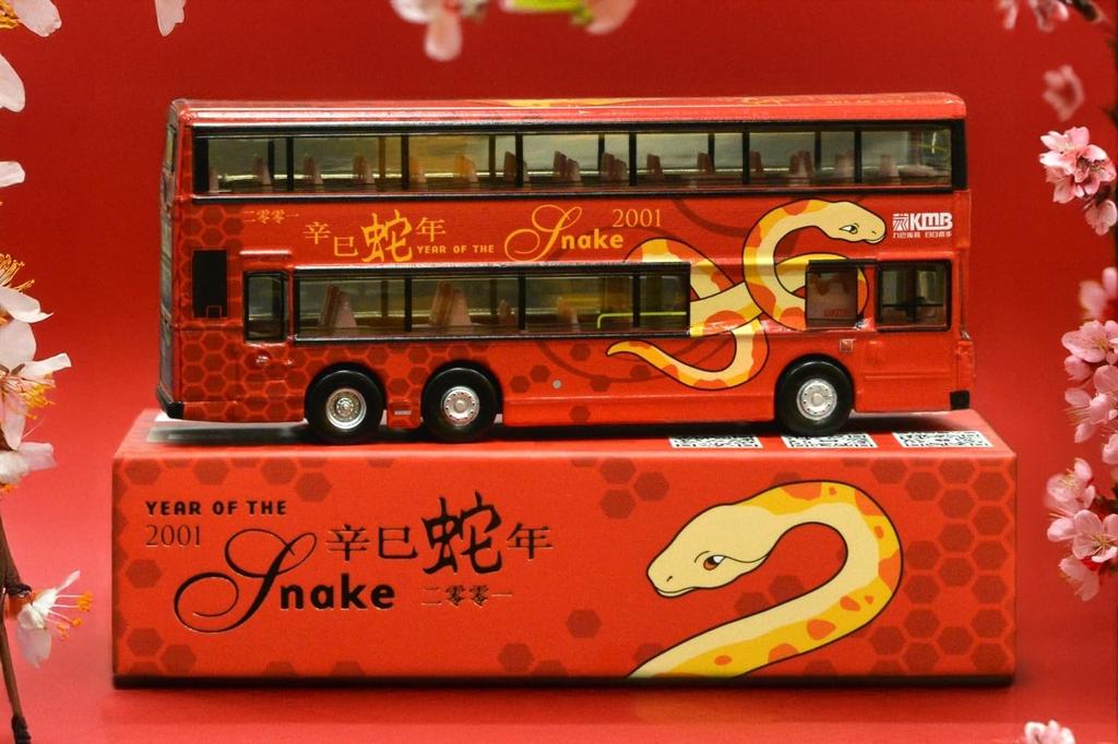 Tiny City Maßstab KMB Bus Volvo Olympian 11m Baujahr 2001 Jahr des Hasen Diecast Modellauto 1/110 Doppeldecker