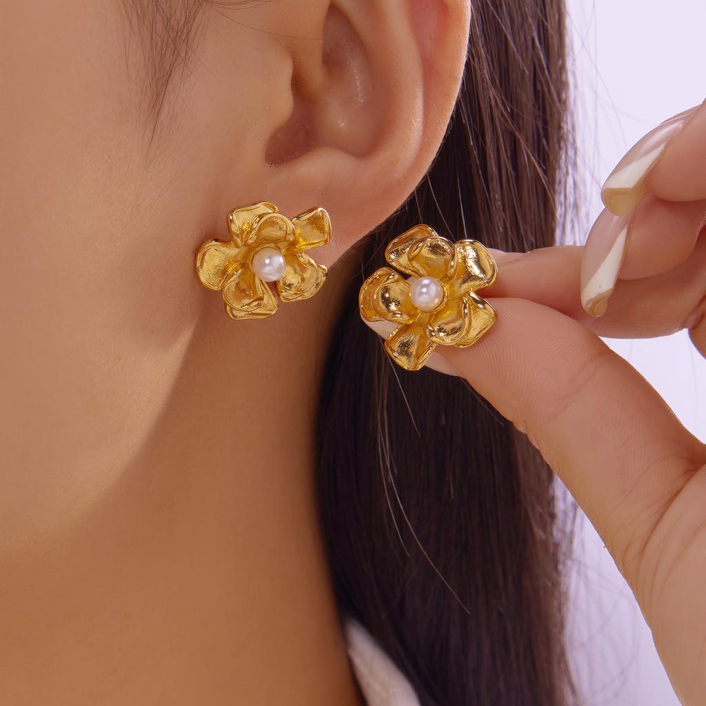 Bohemian Stainless Steel Heart Stud Earrings for Women Romantic Simple Flower Imitation Zircon Ear Zircon Daily Wear Zircon