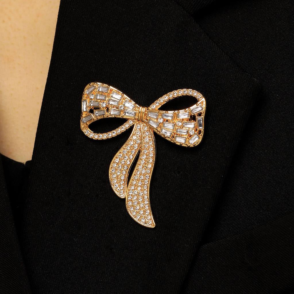 Luxury Exquisite Baguette Zircon Bow Brooches Full Paved Crystal Ribbon Lapel Pin for Women Suit Coat Wedding Party Jewelry Gift