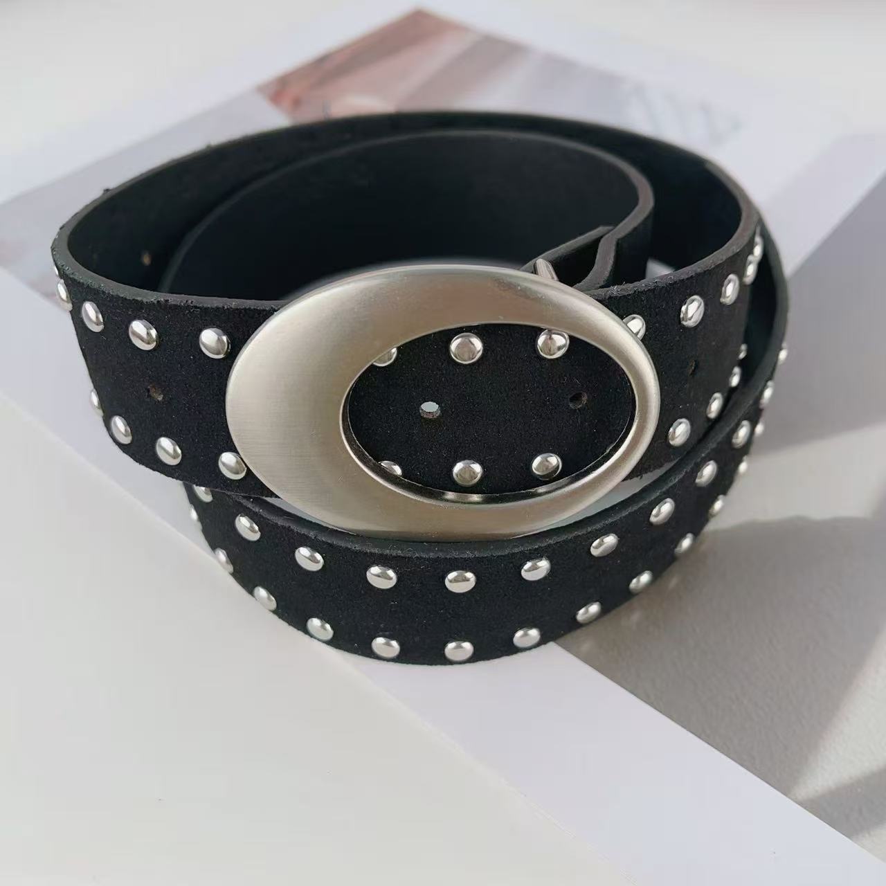 

European and American personality versatile leather rivet waist chain women s fashion retro simple belt design sense niche jewelry чёрный