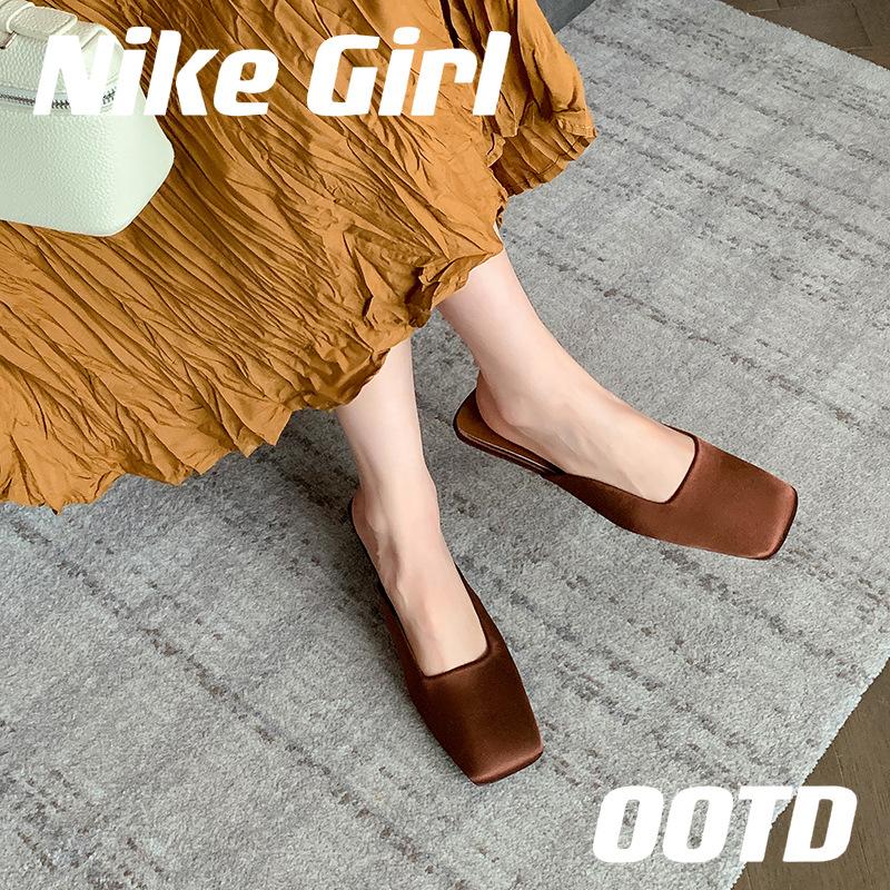 Grape Mom 2025 Summer New Square Head Bag Head Satin Triangle Heel Muller Sandals Women Summer Outer Slippers Women