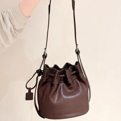 Frühling und Sommer Nischen Yunshu Kleine Eimer Tasche, Lässig Vielseitig, Einzel Schulter Crossbody, Kordelzug Eimer Tasche, Pendler Kleine Tasche