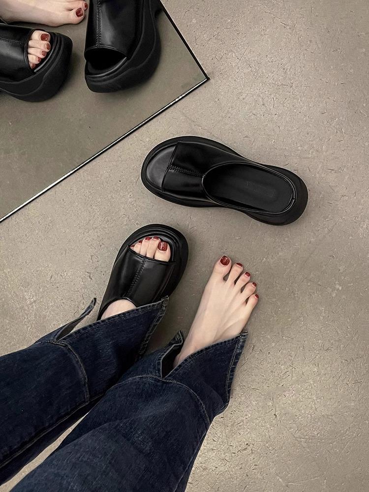 

Soft cowhide~ Slippers women s outer wear 2025 summer new stepping on shit feeling thick bottom versatile comfortable height increase one word sandals 35