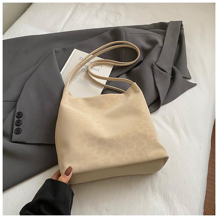 

Премиальная ретро нишевая сумка с леопардовым принтом женская 2025 новая модная дорожная на плечо подмышку сумка-тоут сумка-ведро хаки