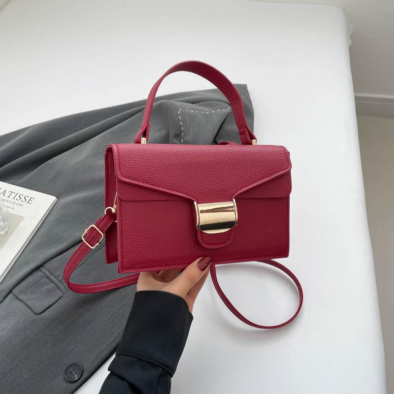 

Осень и зима Корейская версия нишевая простая женская сумочка 2025 осень новая модная ретро высокоценная сумка на одно плечо через плечо красный