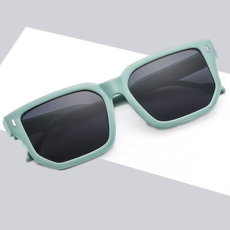 Winter snow sunglasses women's advanced sense sunscreen Internet celebrity glasses large frame square black new sunglasses men