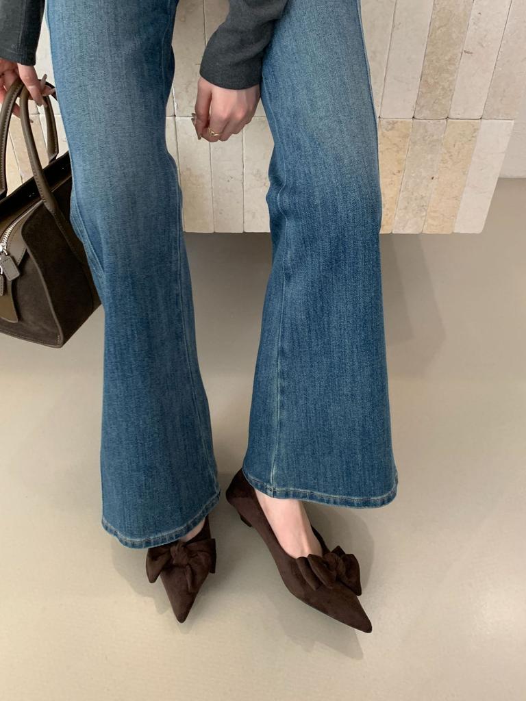 2025 Herbst neue spitze Wildleder Schleife Retro niedrige Absätze Damenschuhe Mode dicke Absätze Pendlerschuhe