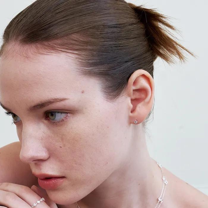 AT001 CLEAR STUD EARRING