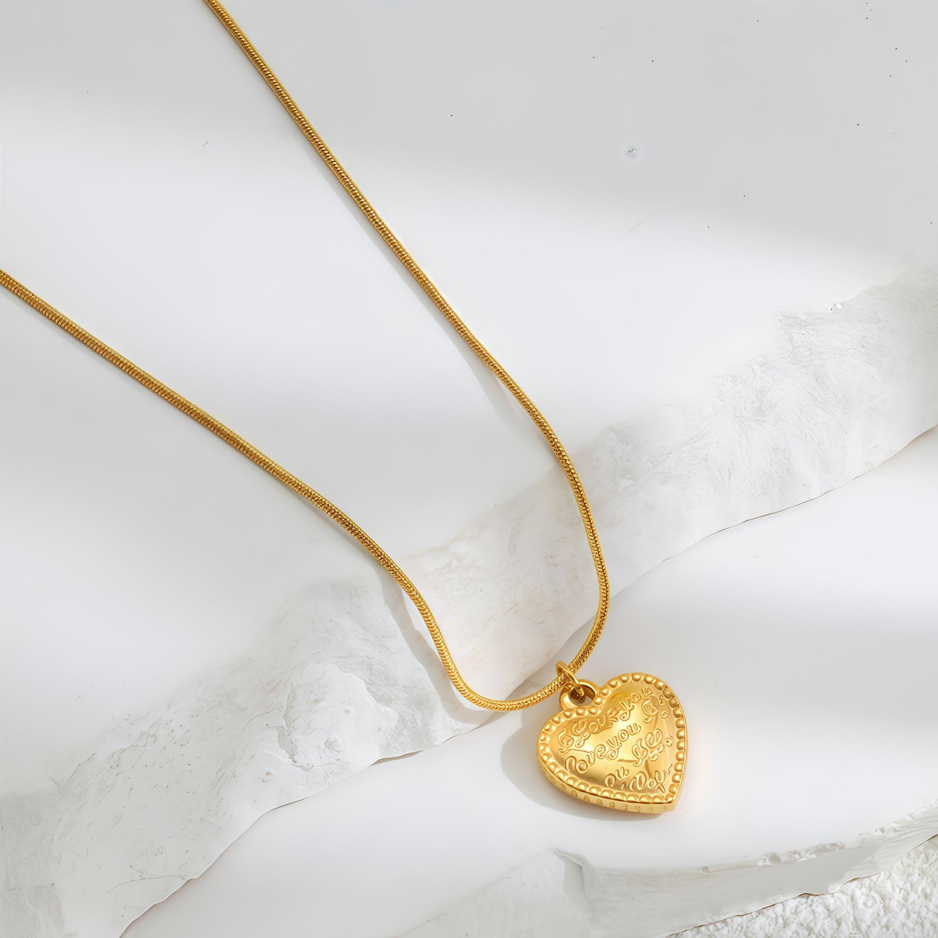 

Simple And Fashionable Love Collarbone Chain, Personalized Versatile Titanium Steel Necklace, Women S Jewelry Does Not Fade