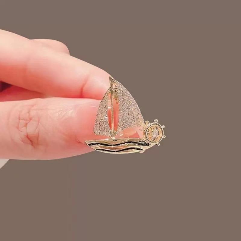 Exquisite Small Sailboat Brooch Pins for Women Men Unisex Rhineston Zircon Lapel Pins Successful Badge Party Suit Jewelry Gifts