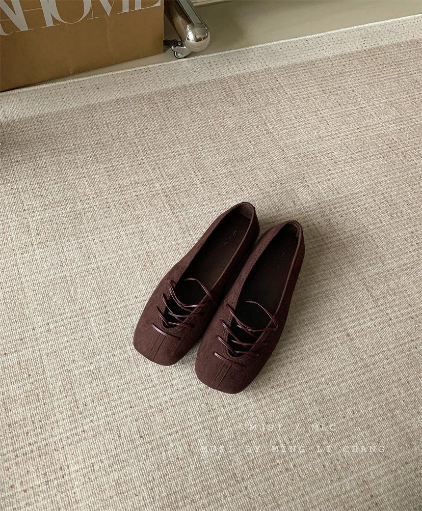 

Evening wind single shoes women s 2025 autumn new French cross ballet shoes Mary Jane square head gentle single shoes 39 коричневый