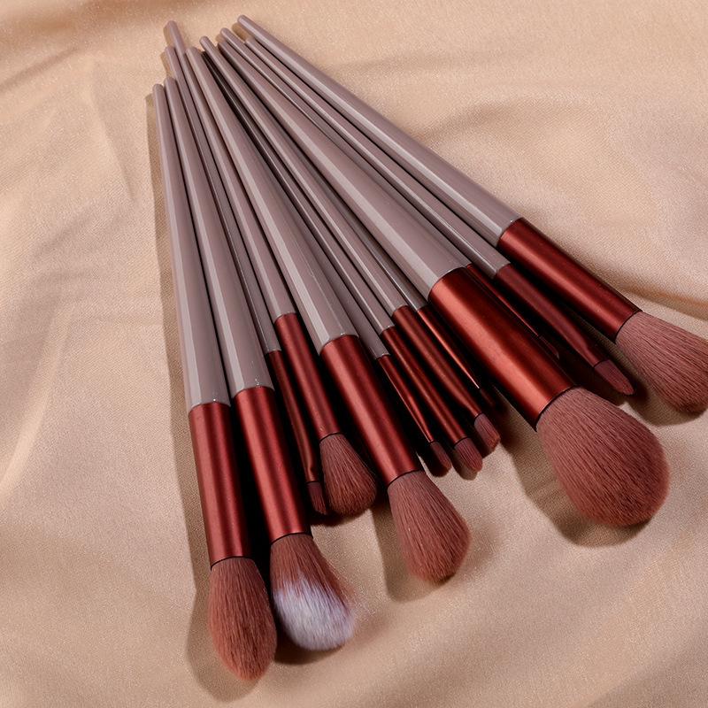 13-Piece Four-Season Green Makeup Brush Set: Soft Eyeshadow, Loose Powder, Blush, Concealer & Portable Brushes.