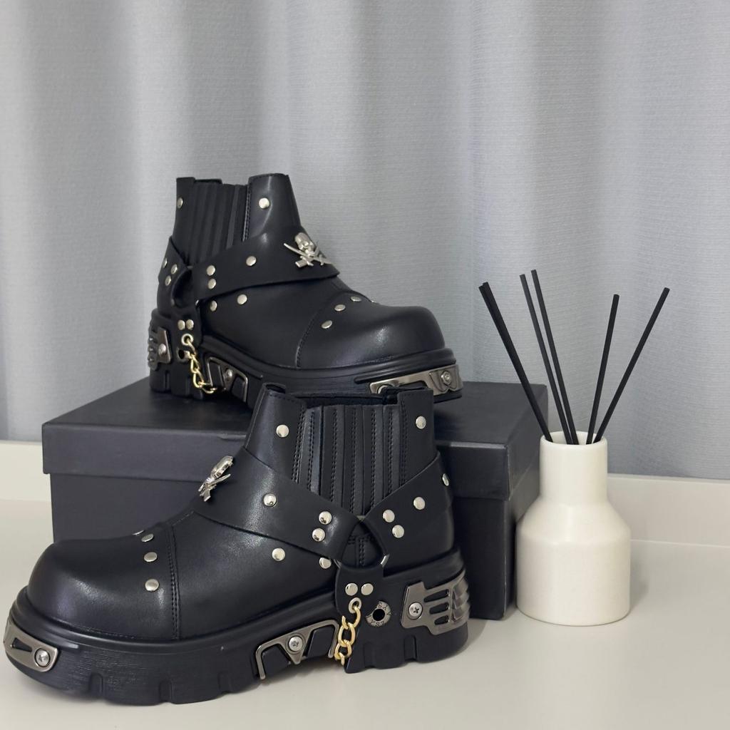 Mode Mode Homme Bottes à Rivets Niche Tendance Bottes à Semelles Épaisses Bottes de Locomotive Polyvalentes Homme Style Punk Botte de Chevalier Botas Hombre