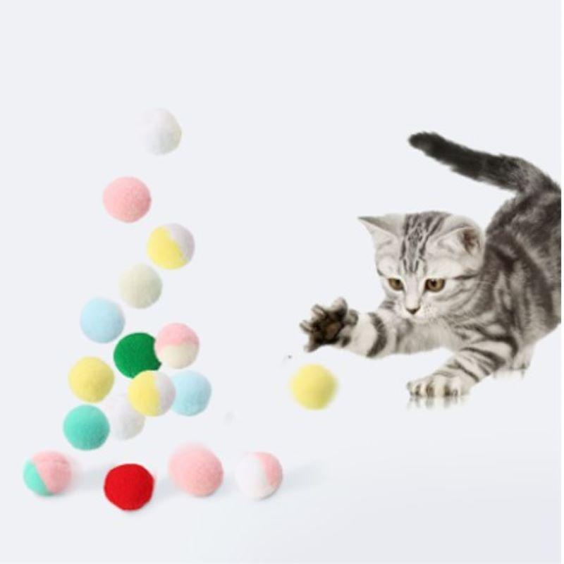 Fluffy Plush Ball Toy For Cats Chase And Play With This Colorful Christmas-themed Cat Toy!
