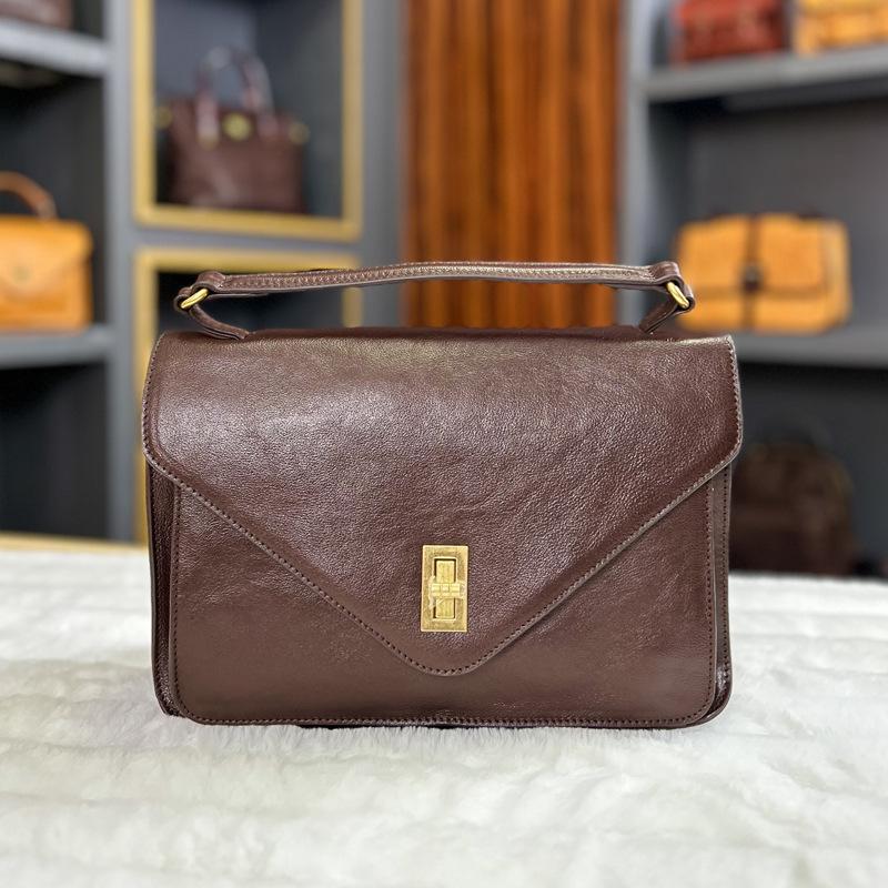 

2025 large bag fashion shoulder bag messenger bag women s 2025 new first-layer cowhide large-capacity portable women s bag темно-коричневого