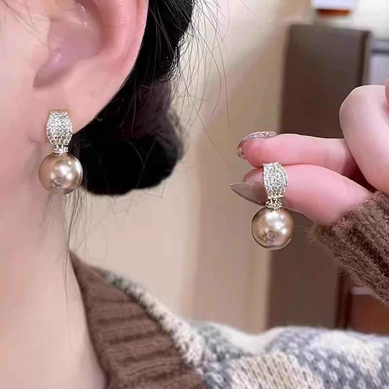 Orecchini Pendenti con Perle Autunno 2024: Orecchini a Bottone Trendy di Alta Gamma per Donna