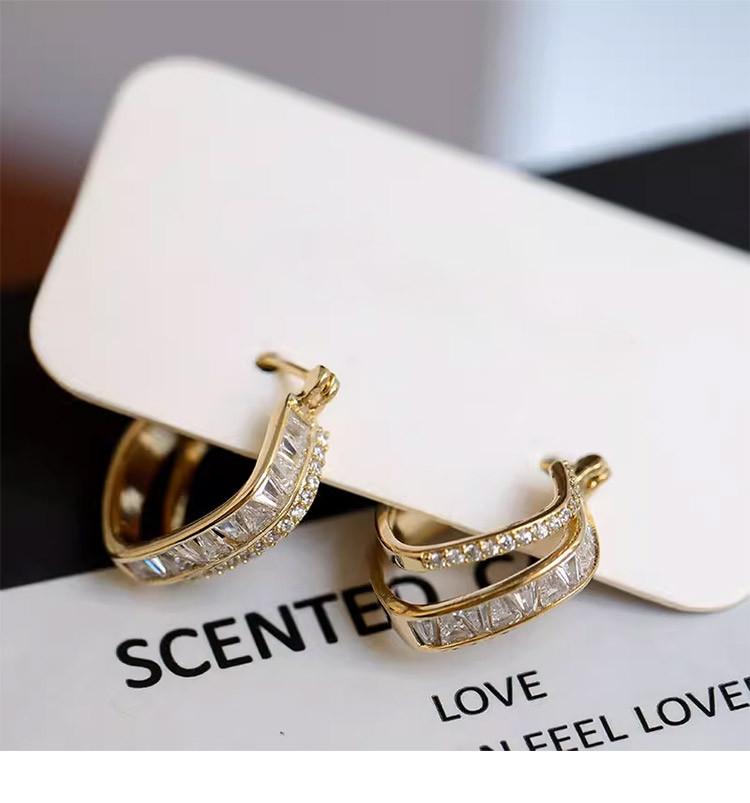 Light luxury Hong Kong style earrings, 2026 autumn and winter geometric square earrings, niche design, high-end earrings, women's accessories