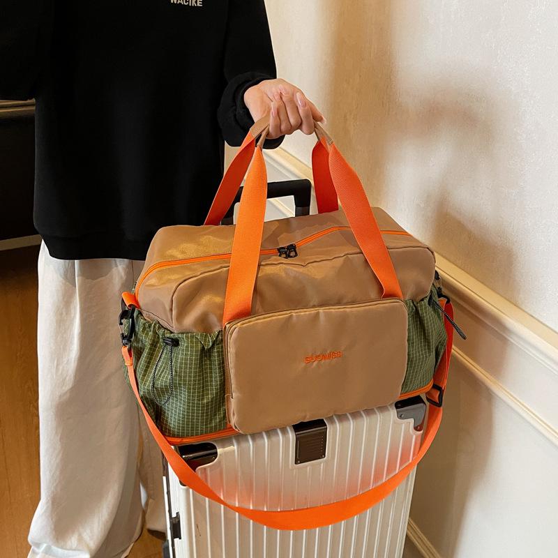 Expandable Women's Travel and Gym Bag with Wet/Dry Separation - Foldable, Crossbody, Perfect for Yoga and Sports.