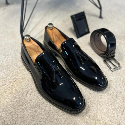Novos mocassins pretos para homens couro envernizado borlas casamento negócios sapatos formais masculinos tamanho 38-46 sapatos masculinos
