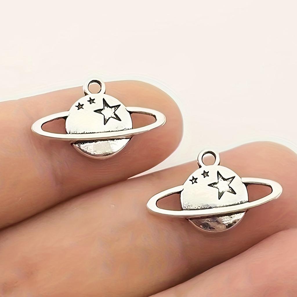 100 Stück Antiksilber Saturn Planet Anhänger Funkelnde Saturn Anhänger Schmuck für Innovativen DIY Schmuck und Kunsthandwerk