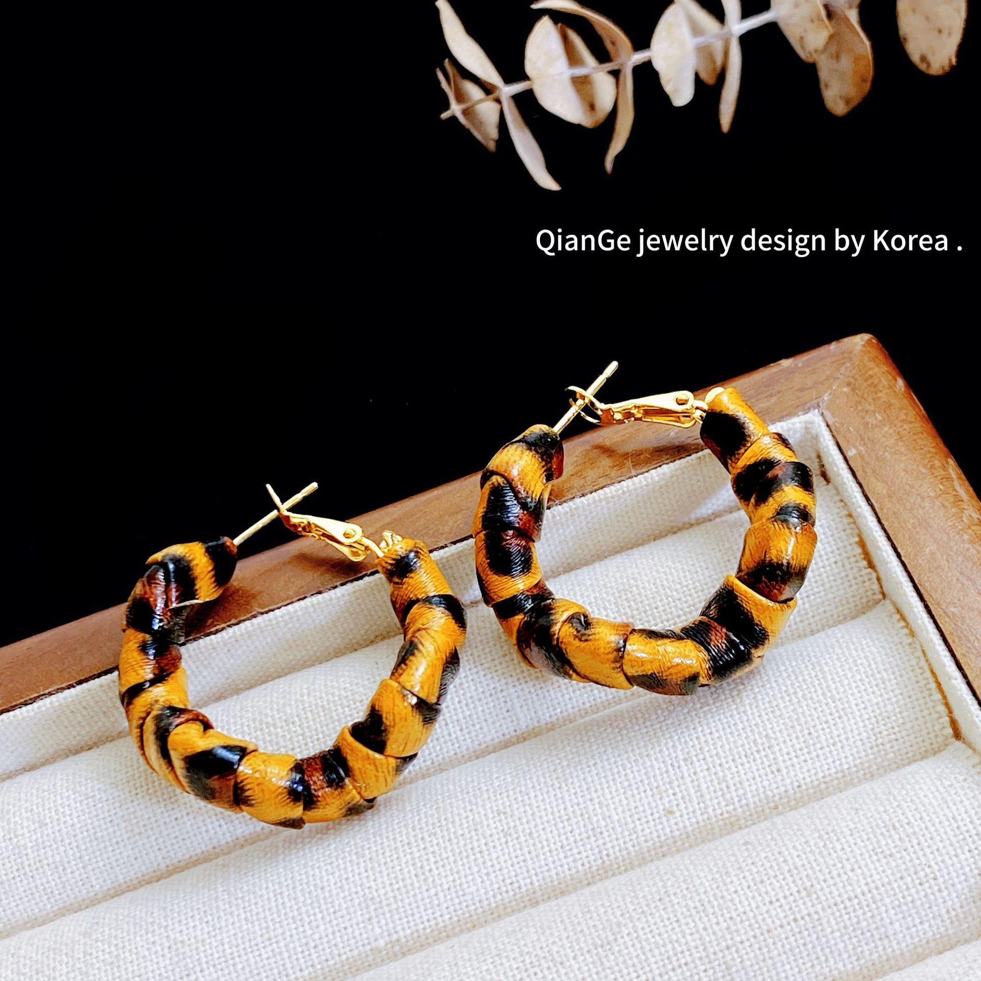 

Серьги-петли неправильной формы, обернутые кожей с леопардовым принтом, женские серьги в ретро-нишевом дизайне