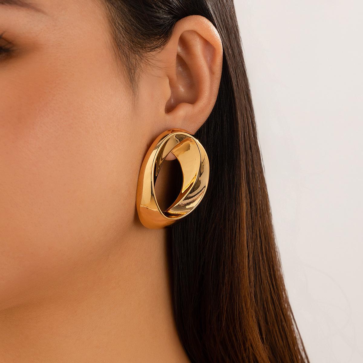 

Преувеличенный геометрический браслет-капля воды из металла с глянцевым покрытием, открытый