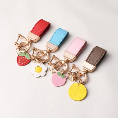 Fashion Keychain Luxury Metal Short Leather Flower Car Key Chain Pendant Split Keychain Woman Keyring Accessories