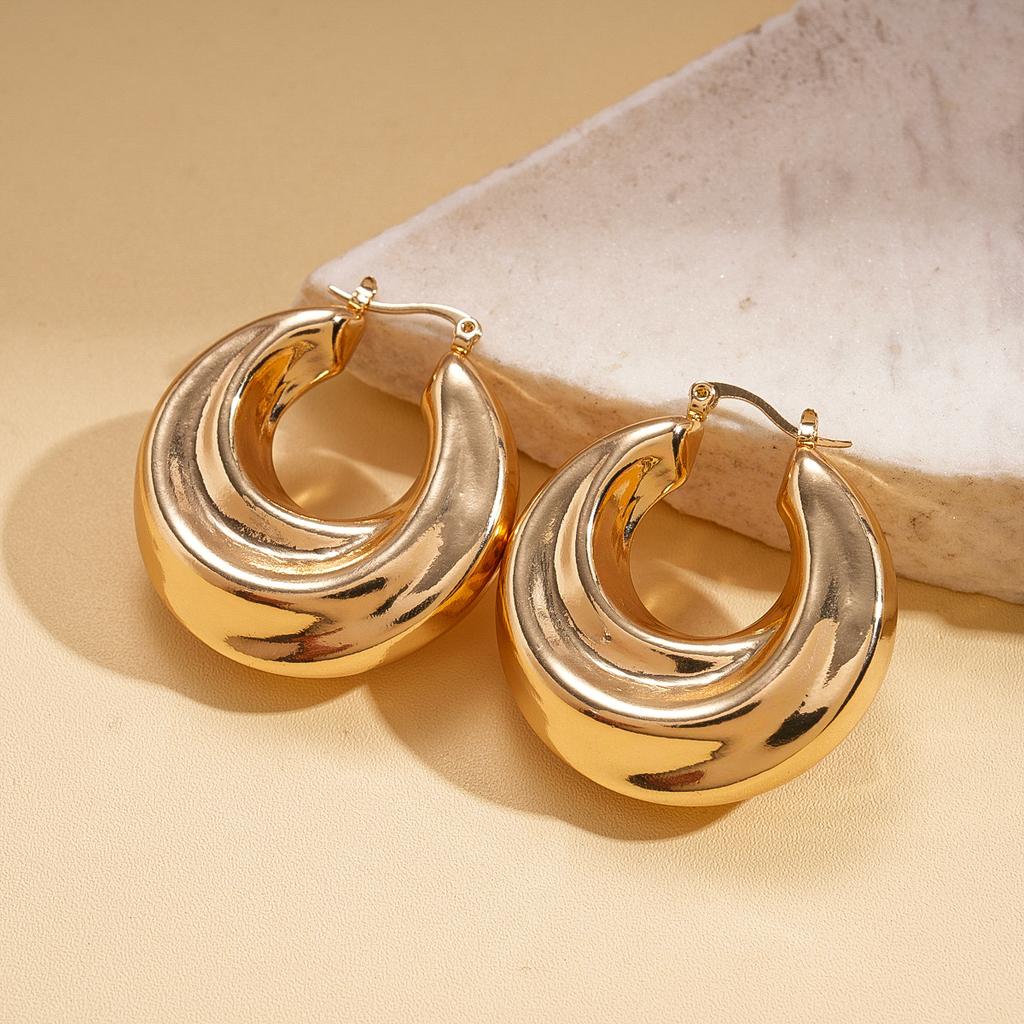 Metal Glossy Pleated Round U-shaped Ear Buckle Personalized Fashion Commuter Earrings