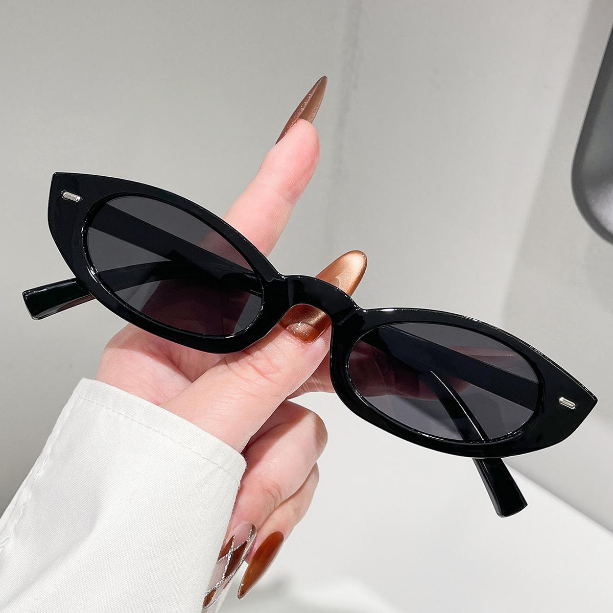 

Retro Minimalist Small Pure Color Rectangle Fashion Glasses with Little Rivet Decoration Suitable for Daily Wear And Driving чёрный
