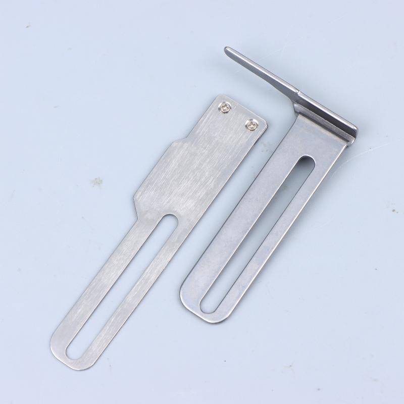 Industrial Sewing Machine Zigzag Foot Three Needle Five Thread Adjustable Edge Guide Designed for Heavy Duty Garment Production