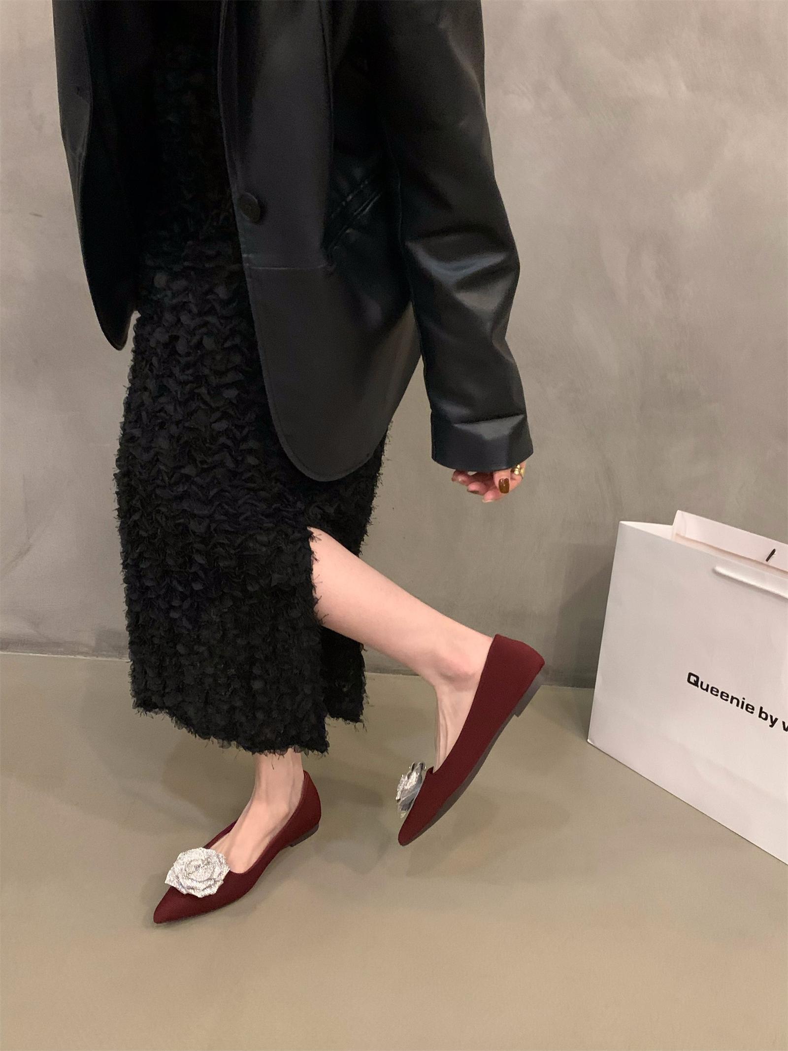 

Fashion Flat Shoes for Women 2025 New Spring and Autumn Flower Diamond Black Pointed Large Size Women s Shoes 43 44 Ladies Loafers Women 44 красный