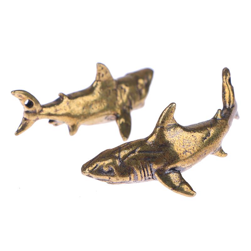 1 pz Ottone Squalo Animali Statuette Miniature Ornamento da Scrivania Decorazione per la Casa Artigianato Portachiavi Vintage Ciondolo Gioiello Regalo