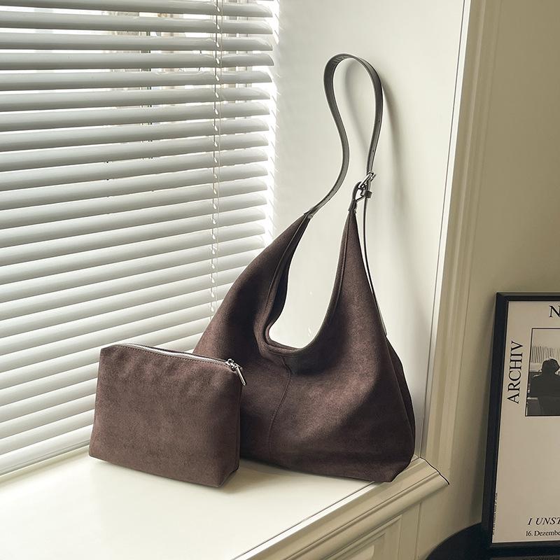 Large-capacity bag women's new autumn and winter casual shoulder armpit bag high-end commuting