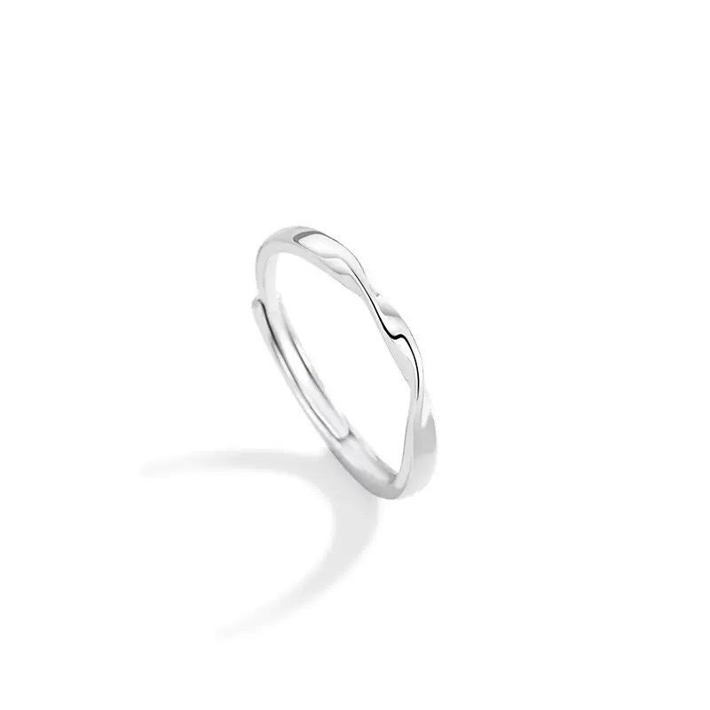 

Butterfly Love Möbius Couple Rings: Sweet, Simple Fashion for Men and Women Platinum Color