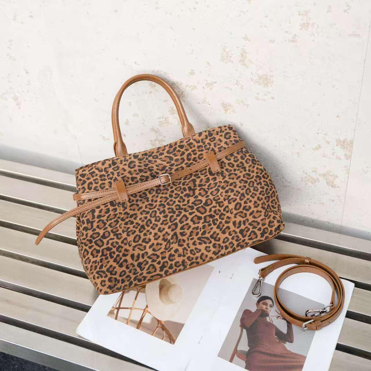 

Модная ретро матовая женская сумка большой вместимости из натуральной кожи - 2025 Осень/Зима Простая наплечная сумка 35 x 15.5 x 22.5 cm