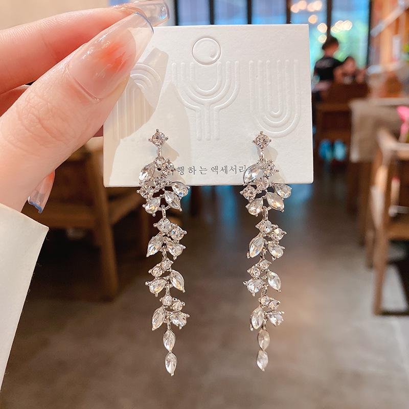 Silver Needle Diamond Leaf Tassel Earrings: New Style, Versatile Fashion, Unique Personality Stud Design