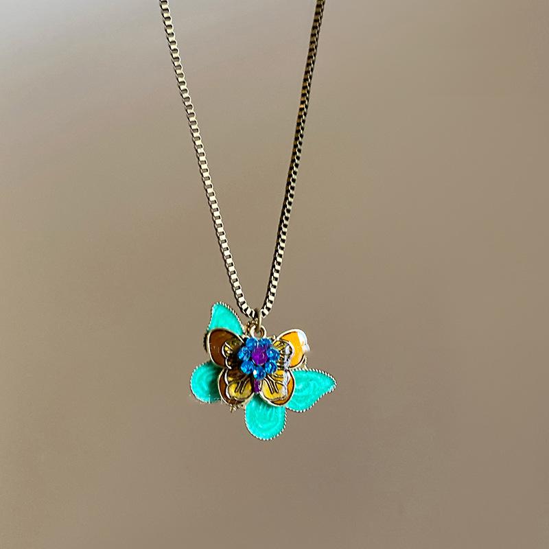 

Ожерелье с подвеской в виде двойной бабочки, инкрустированное бриллиантами, в стиле ретро, темпераментное, высококлассная цепочка для ключицы, нишевое, легкая роскошь, универсальное украшение