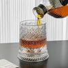 280ml Rotierendes Whiskey-Glas Kreativ Premium Bierbecher Str Geprägter Schnapsbecher Mit Sockel Geradlinige Trinkerform Weinkelch