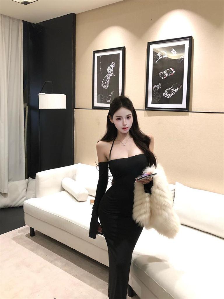 2025 Winter Off-Shoulder Two-Tone Dress: Slimming, Sexy, Elegant & Backless with Inner Camisole for Women