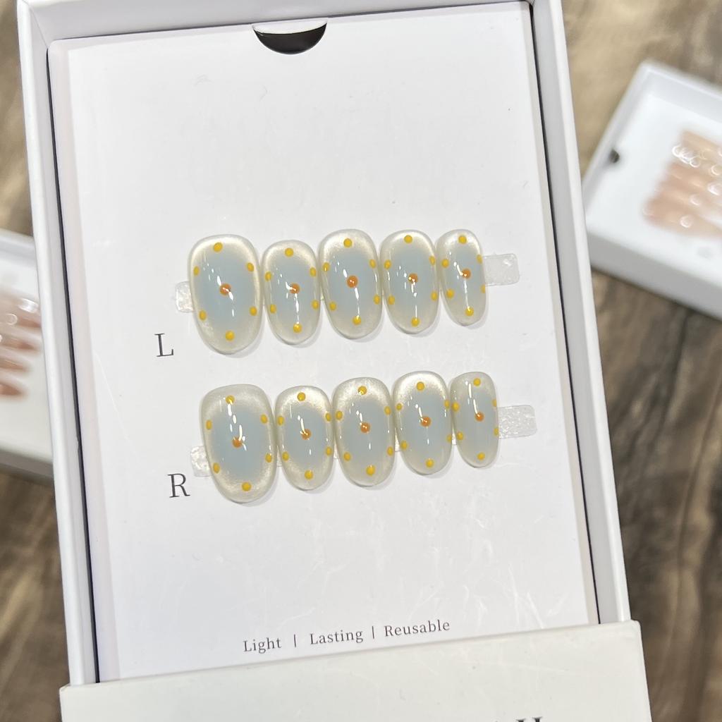 Cute Polka Dot Glass Bead Cat Eye Nail Art Piece Short Pure Hand-wearing Nail