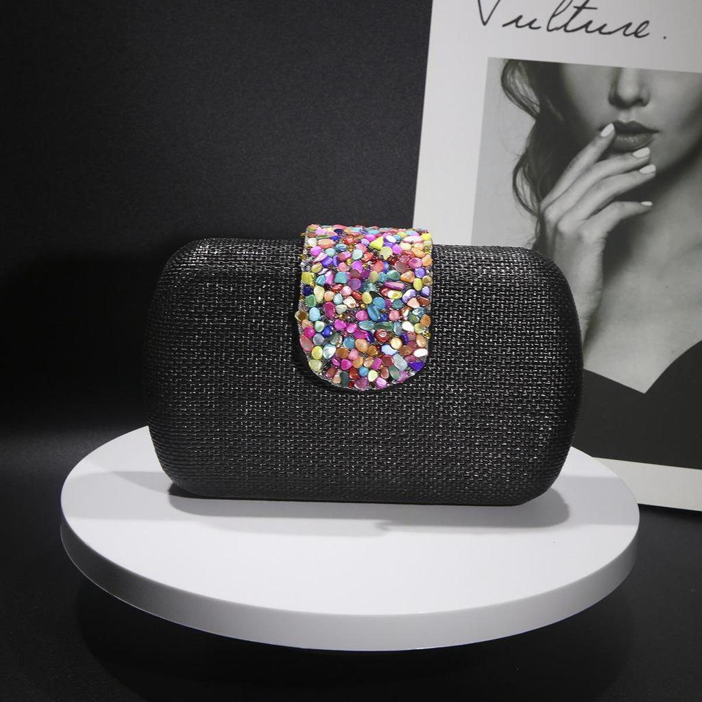 Clutch cu lanț țesut elegant - geantă de seară elegantă și versatilă