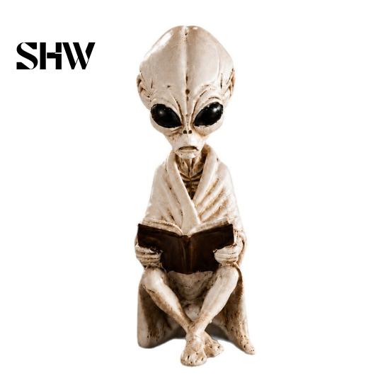 Trendy Play Science Fiction Items Alien Sitting Resin Skeleton Statue, Retro Book Sci-Fi Dark Halloween Ornament, Sci-fi Desktop Decor Durable