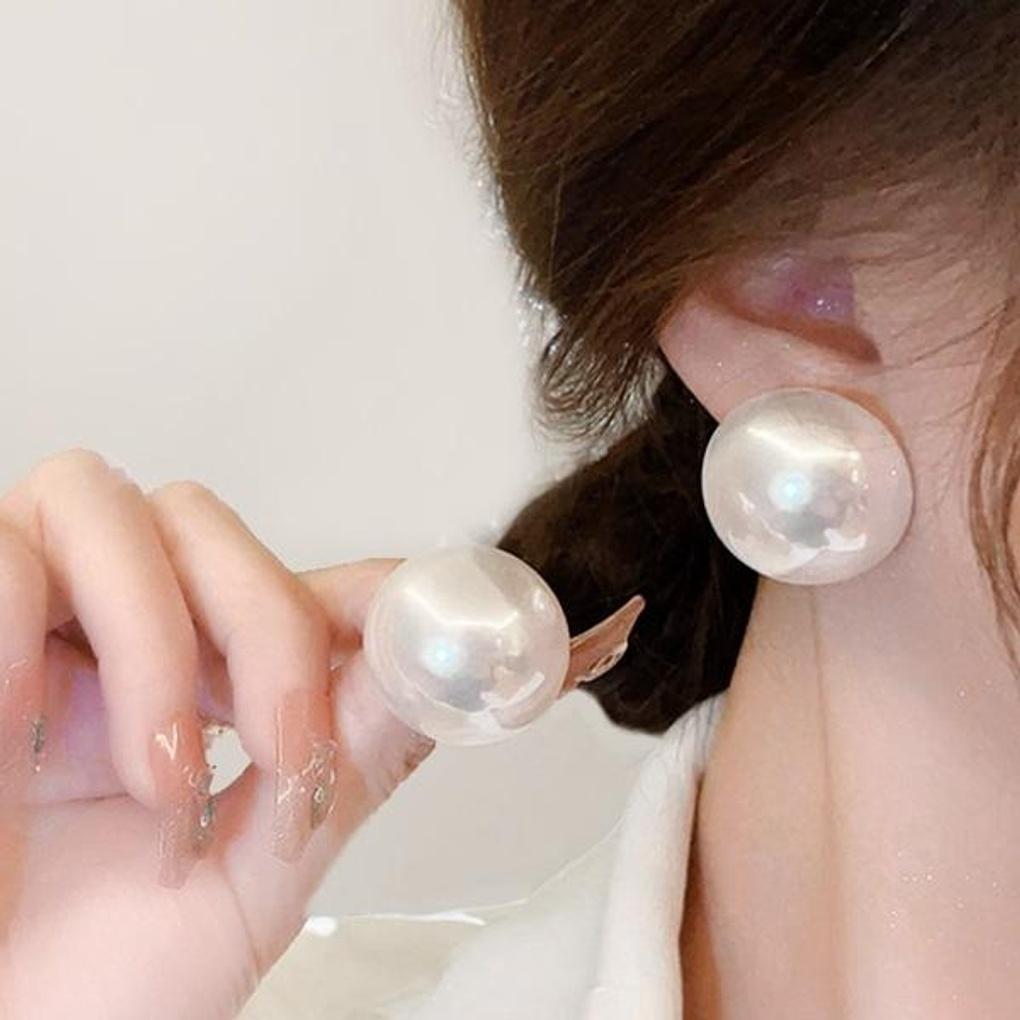 Women's Daily Giant Round Pearl Earrings