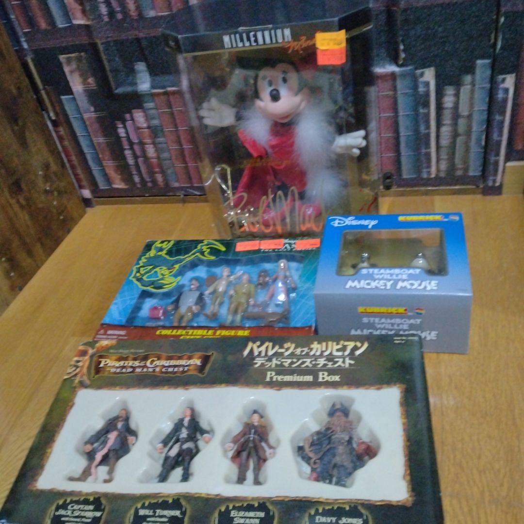 

[USED] Disney Pirates of the Caribbean Atlantis Minnie