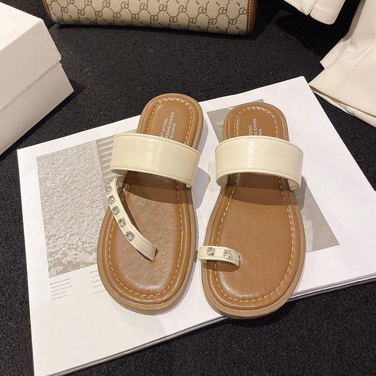 

Niche design cool slippers women s outer wear 2025 summer new soft bottom cover toe seaside leisure beach sandals 40