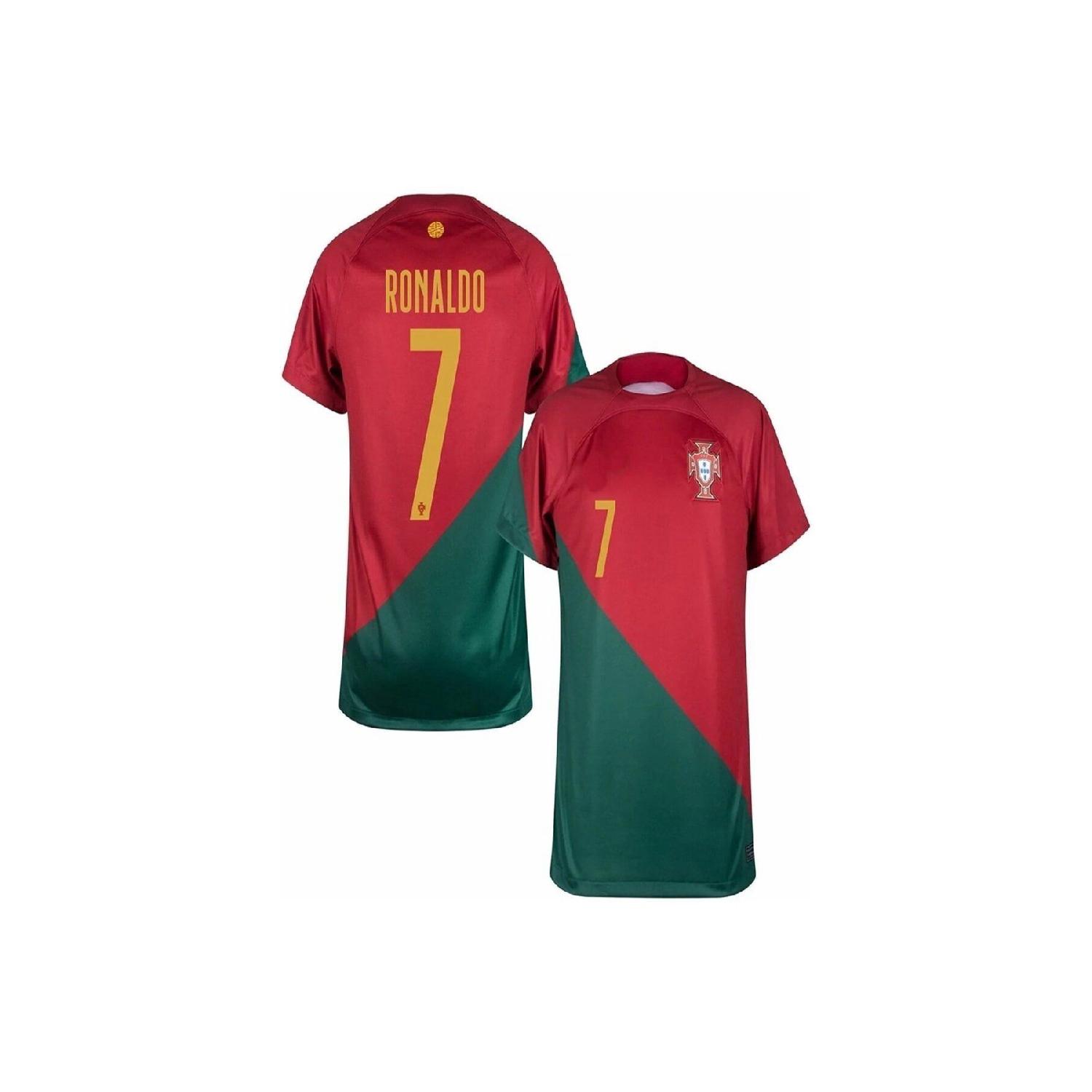 

Криштиану Роналду, красная футболка специальной национальной сборной Португалии
